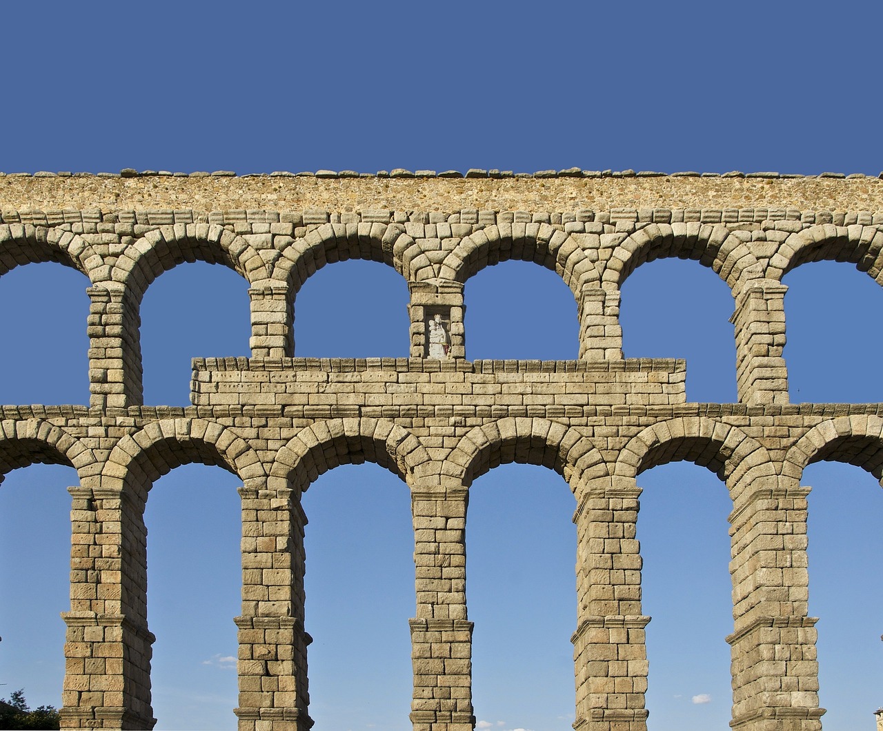 Descubriendo el Acueducto de Segovia: ¡Cuenta sus bloques!